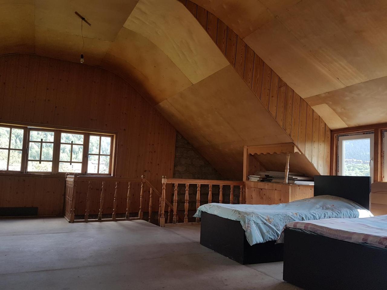 Hostel The Misty Mountains Местия Екстериор снимка